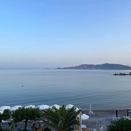 Bay And Luxury 3* Charaki