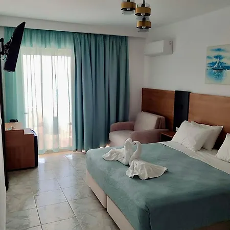 Bay And Luxury Hotel Charaki