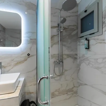 Bay And Luxury Hotel 3*