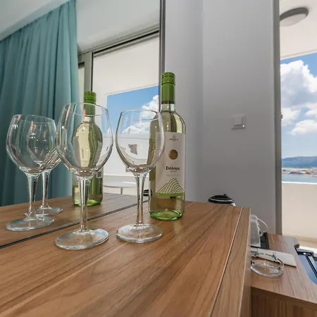 Bay And Luxury Hotel