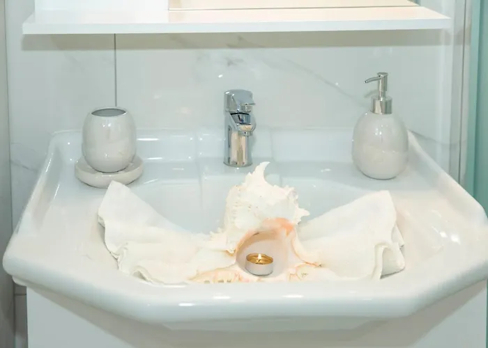 Bay And Luxury Szálloda