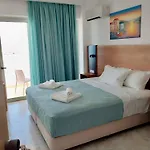 מלון Bay And Luxury 3*