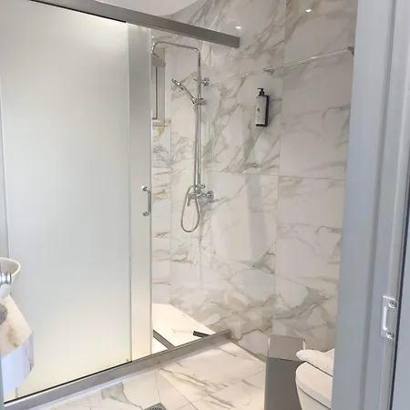 Bay And Luxury מלון האראקי